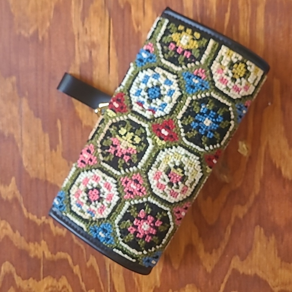 Vintage Needlepoint Tapestry Petit Point   Wallet Kisslock Coin Purse Clutch Bag